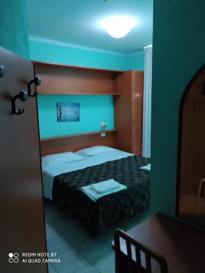 Hotel Blue Moon Rimini Exterior foto