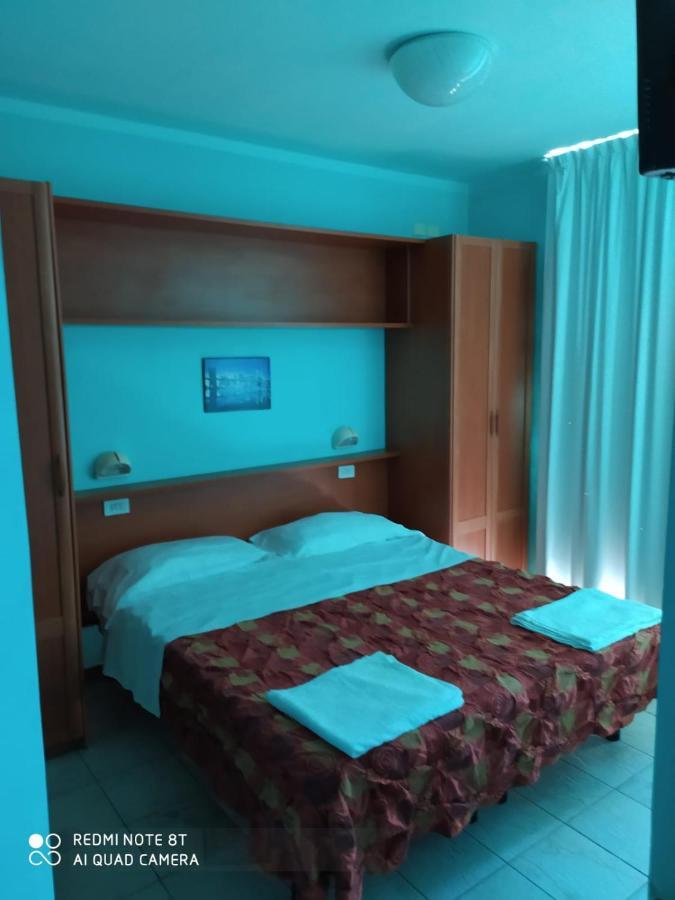 Hotel Blue Moon Rimini Exterior foto