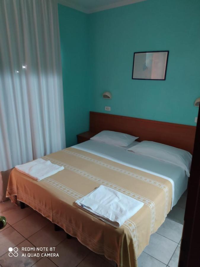 Hotel Blue Moon Rimini Exterior foto