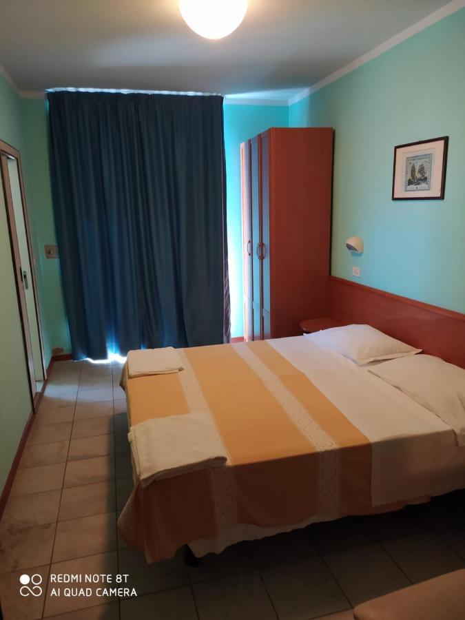Hotel Blue Moon Rimini Exterior foto