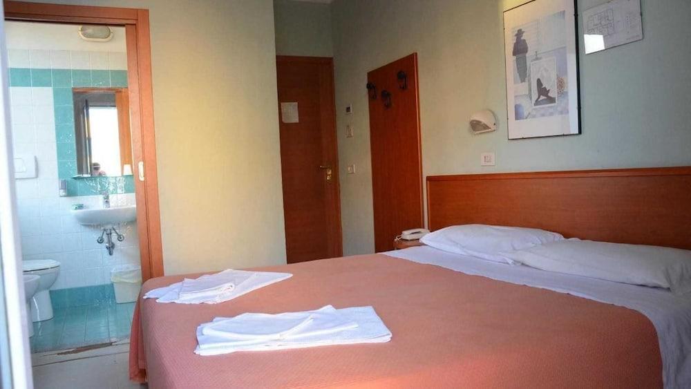Hotel Blue Moon Rimini Exterior foto