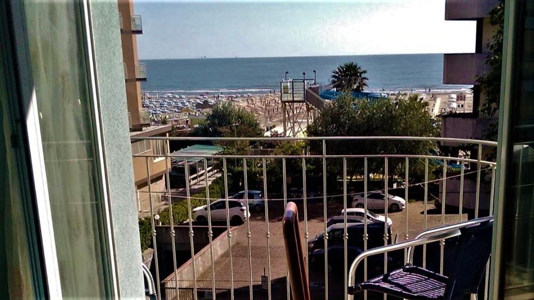 Hotel Blue Moon Rimini Exterior foto