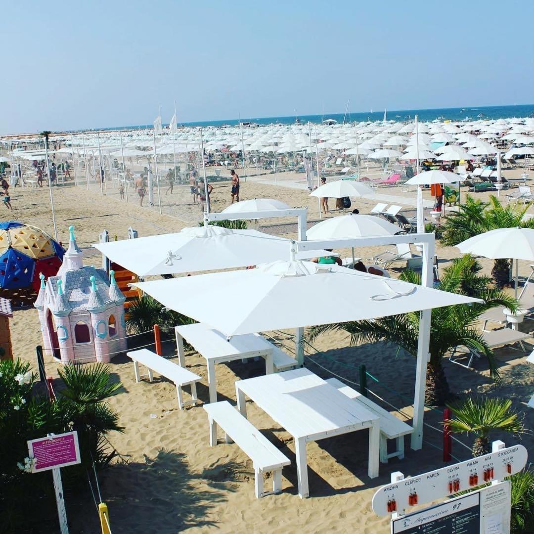 Hotel Blue Moon Rimini Exterior foto