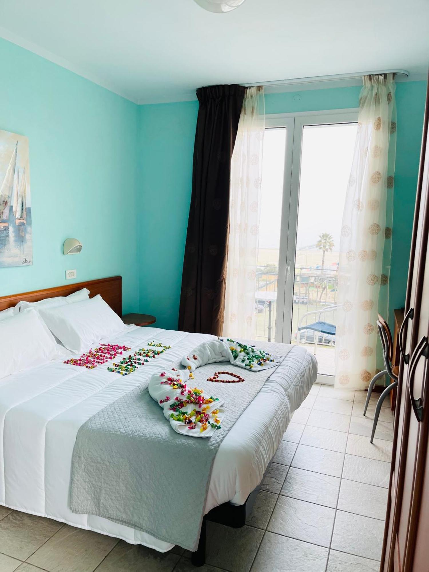 Hotel Blue Moon Rimini Exterior foto