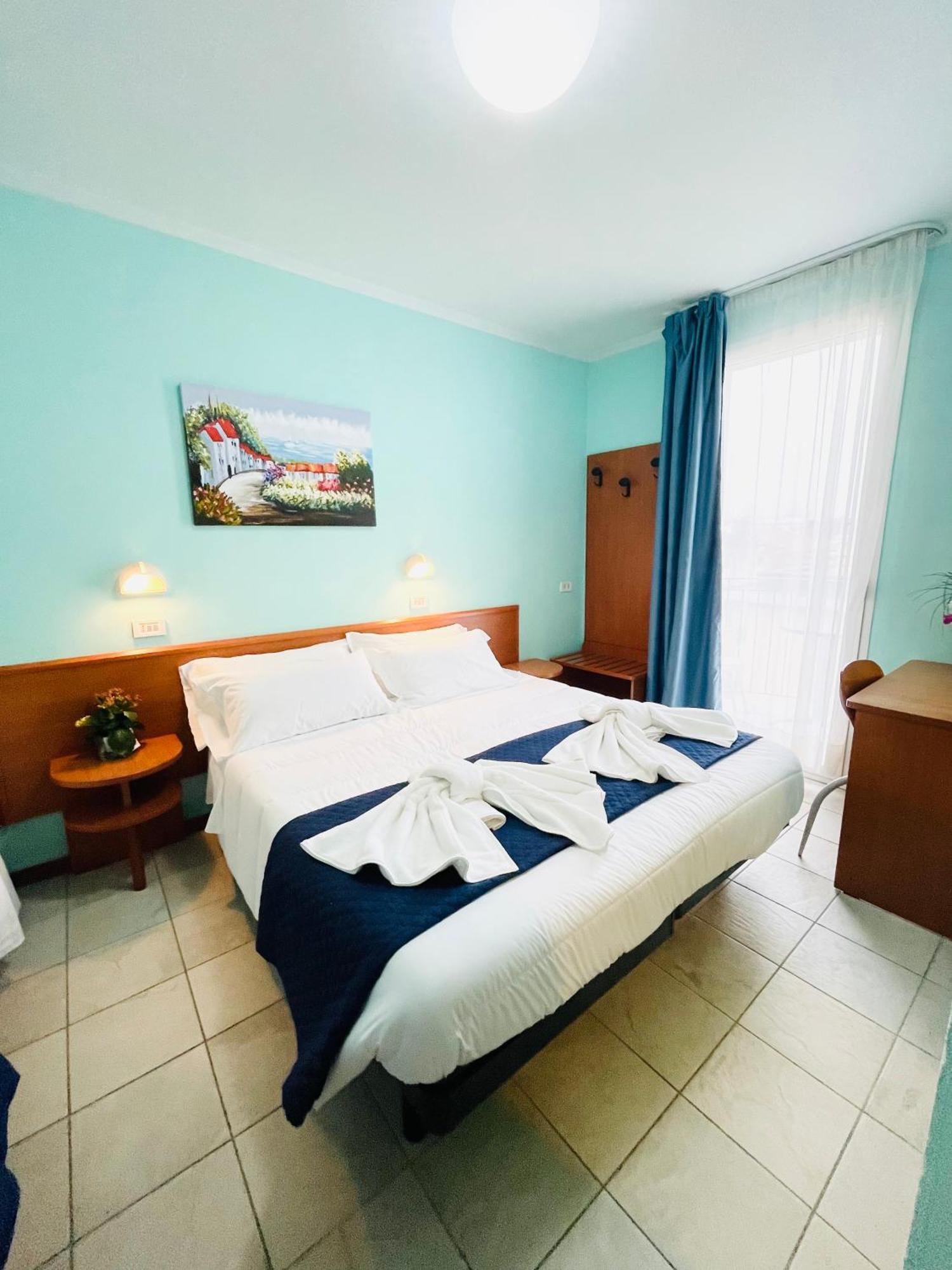Hotel Blue Moon Rimini Exterior foto