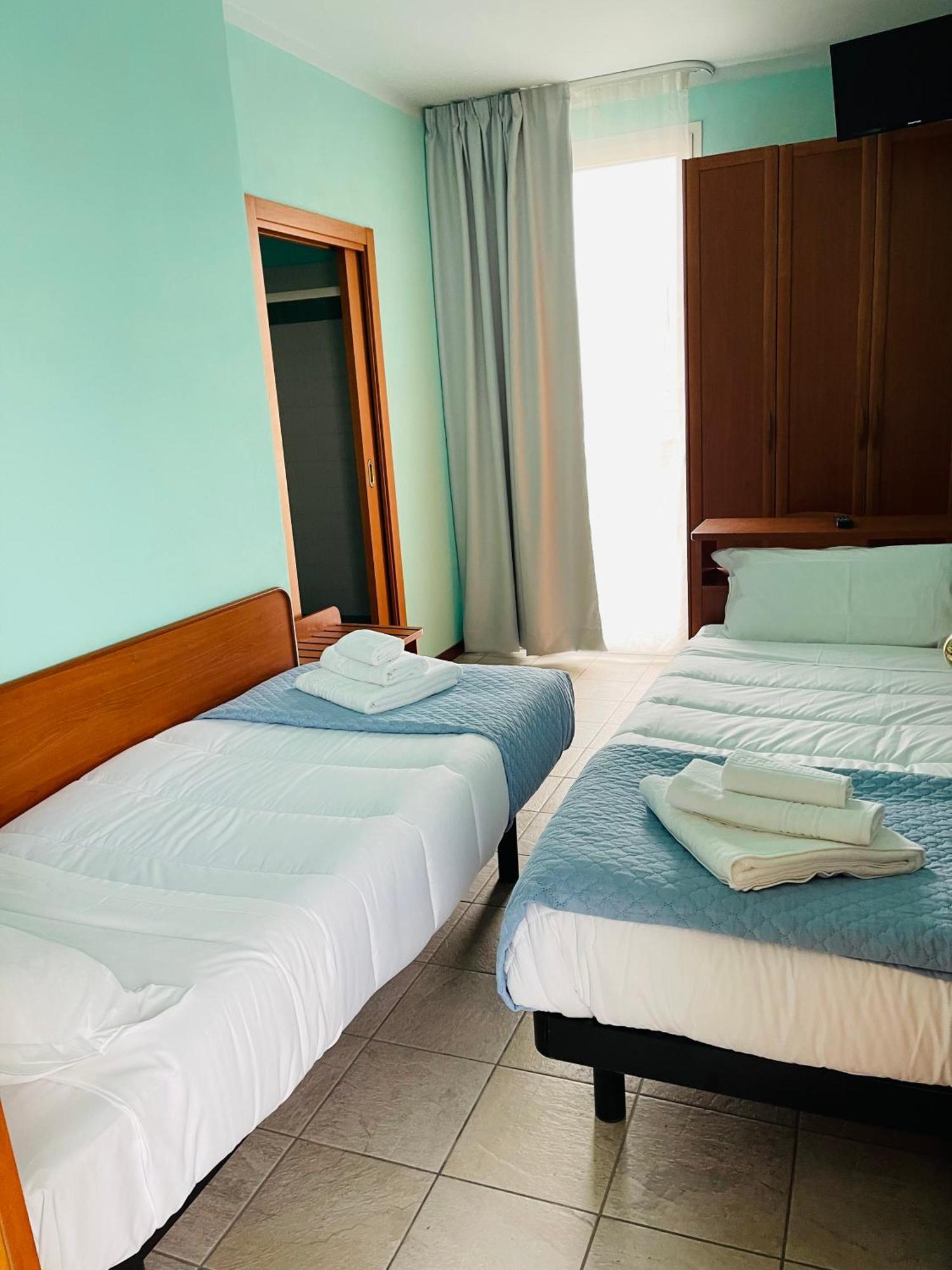 Hotel Blue Moon Rimini Exterior foto