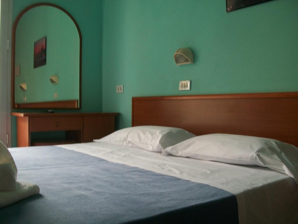 Hotel Blue Moon Rimini Exterior foto